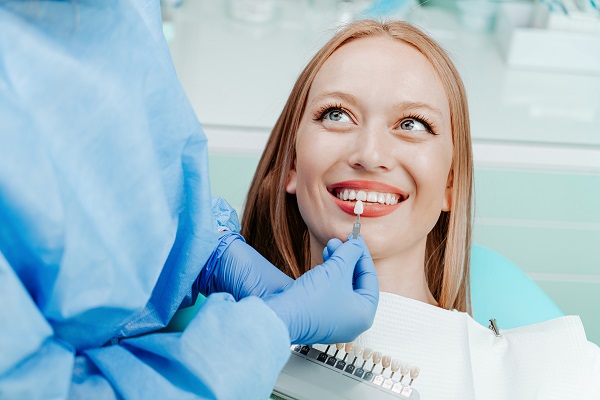 How A Cosmetic Dentist Can Repair Teeth